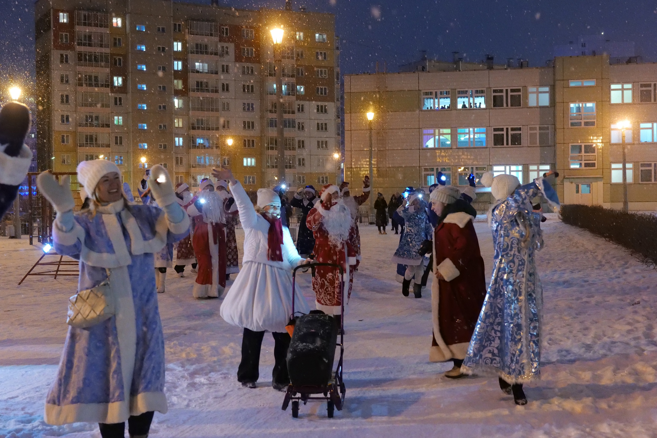 ПАРАД ДЕДОВ МОРОЗОВ.