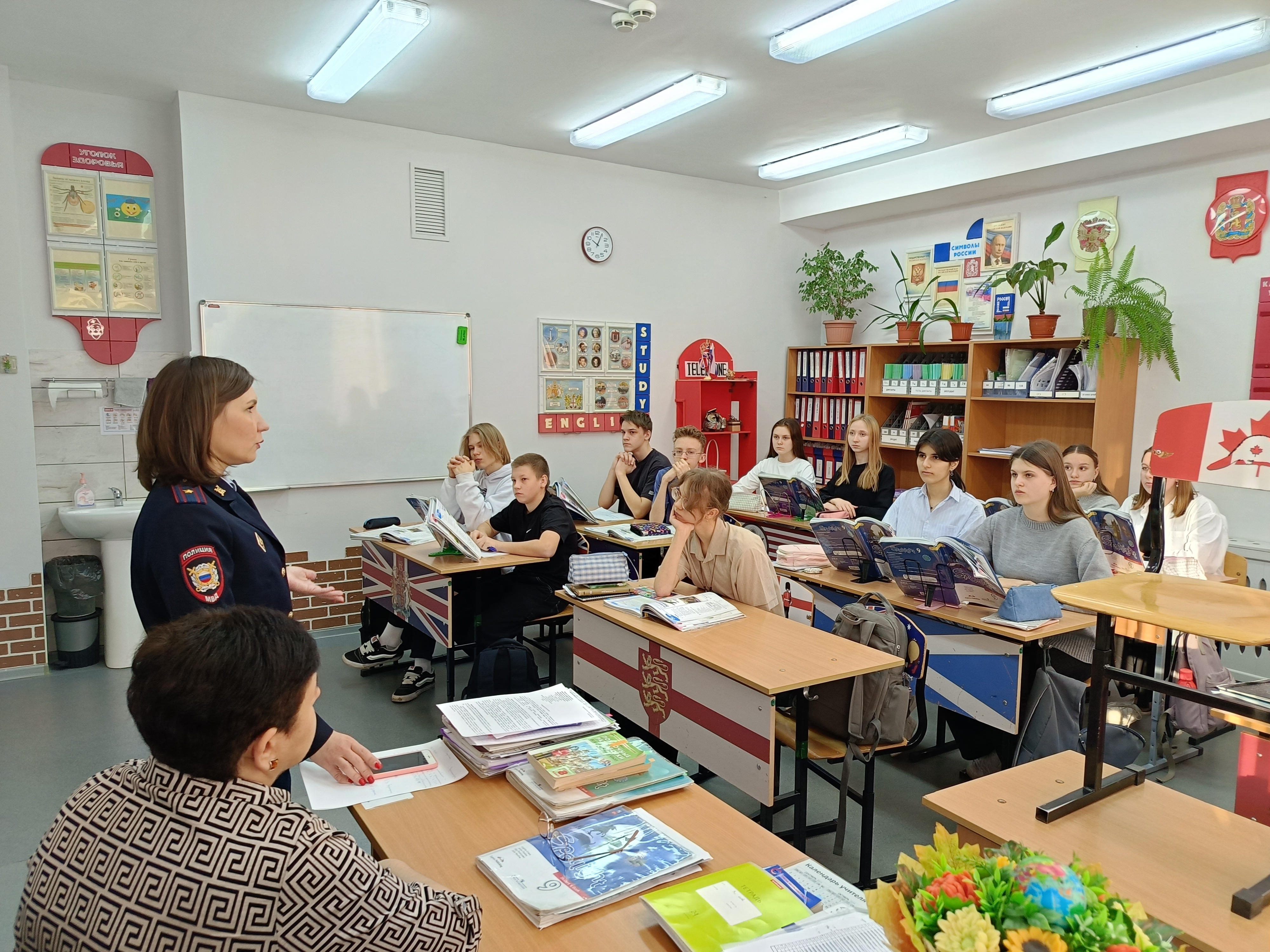 В рамках профилактического мероприятия &amp;quot;Нет ненависти и вражде&amp;quot; наш школьный инспектор ПДН майор полиции Архицкая Елена Владимировна провела профилактические беседы с учениками начальной и старшей школы..