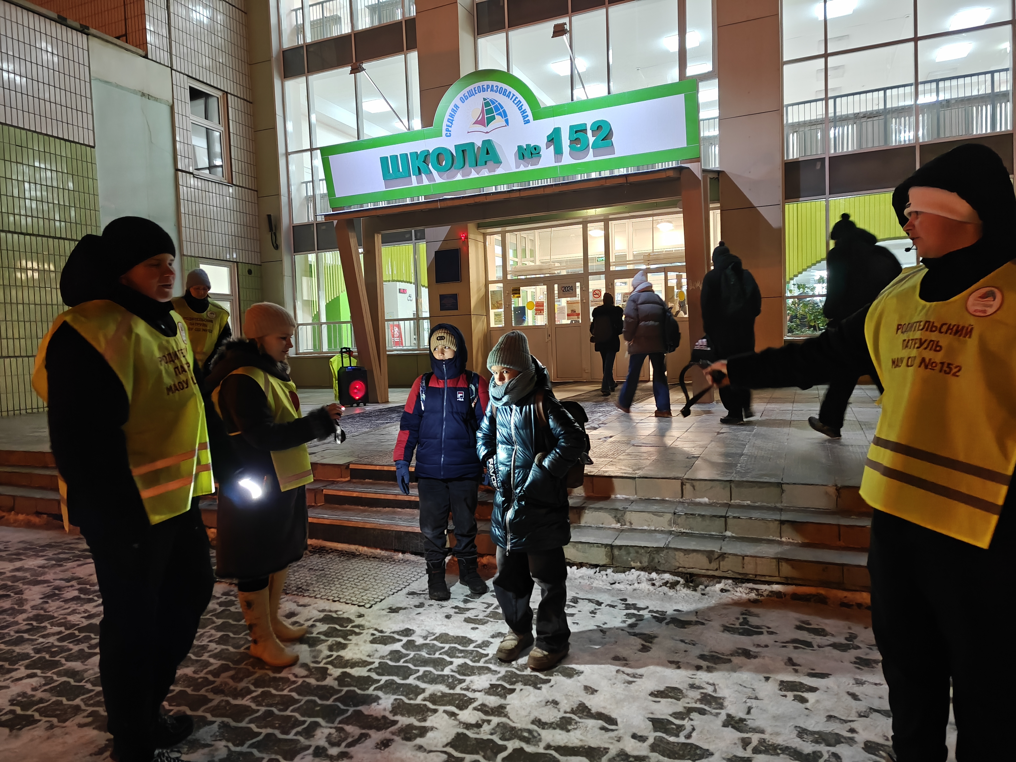 В рамках 5 этапа Декады дорожной безопасности детей активисты школьного отряда ЮИД вооружились фонариками и провели рейд на наличие светоотражающих элементов на одежде и школьных ранцах..