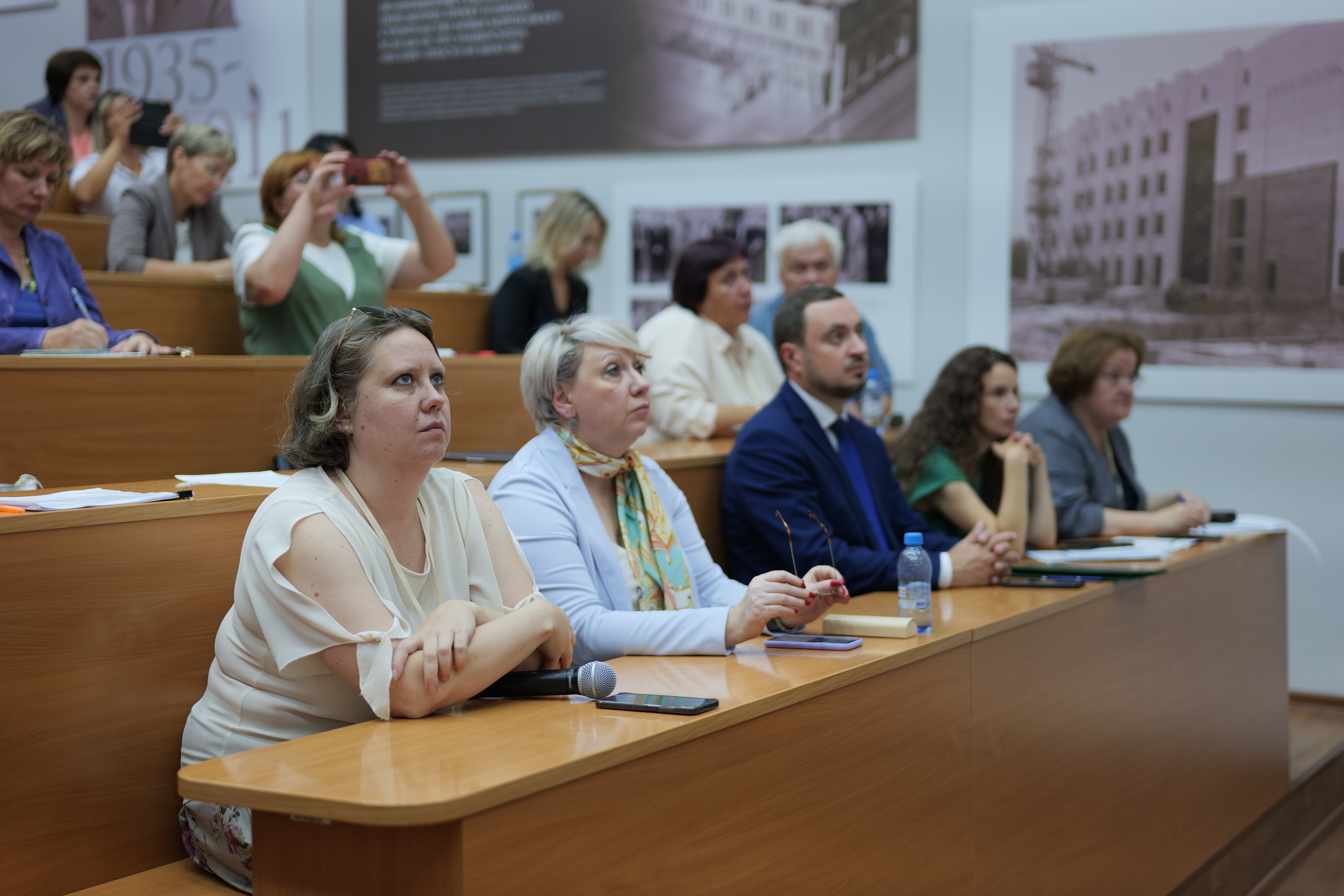 В рамках PR-кампании проекта «Дорогами войны» были проведены встречи с педагогами и обучающимися из образовательных организаций Красноярского края и города Красноярска, а также онлайн презентация для управленческих команд ОУ из других субъектов РФ..