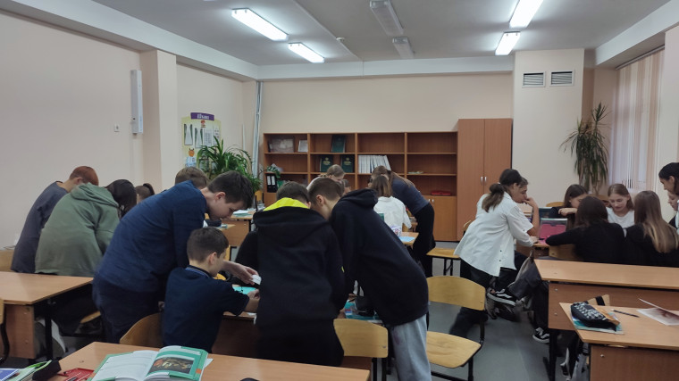 В рамках Краевого семейного финансового фестиваля учащиеся 7 классов с учителем истории и обществознания Маношкиной Светланой Владиславовной составляли пары из понятий финансовой грамотности. Задачи игры.